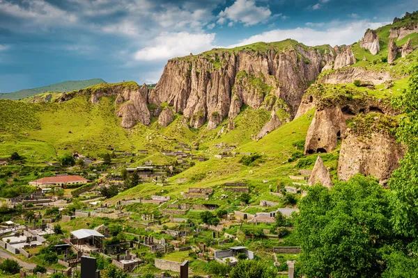 Yumuşak Kumlu Kayalardan Oyulmuş Bir Şehirdeki Antik Mağara Evleri Ermenistan — Stok fotoğraf