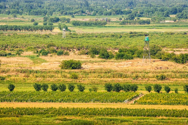 アララト地域のアルメニアとトルコ 観測塔との対立する2カ国間の緊張した国境 — ストック写真