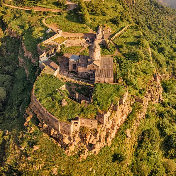 Luchtfoto Van Het Schilderachtige Tatev Klooster Gelegen Een Ontoegankelijke Basalt — Stockfoto