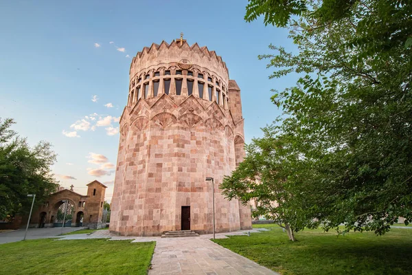 Mayo 2021 Vagharshapat Armenia Arquitectura Inusual Iglesia Los Santos Arcángeles — Foto de Stock