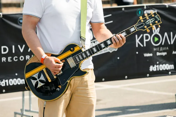 Augusti 2021 Ufa Ryssland Metalhead Gatumusiker Framför Rockmusik För Allmänheten — Stockfoto