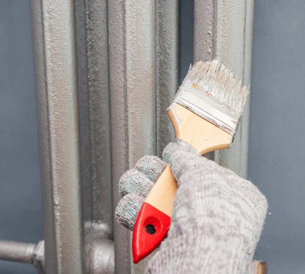 Pintura Del Radiador Calefacción Apartamento Con Una Pintura Especial Resistente — Foto de Stock