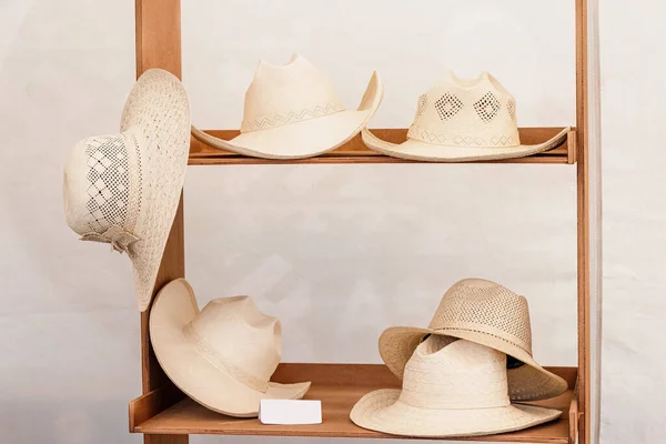 Mercado Artesanal Vendendo Chapéus Palha Branca Panamas — Fotografia de Stock