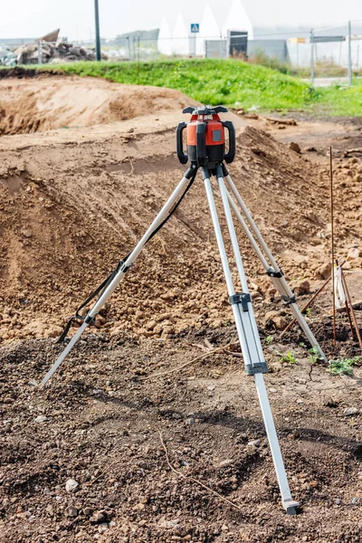 Laserowe Urządzenie Teodolitowe Statywie Mierzące Odległość Kąty Ziemi Jest Niezbędne — Zdjęcie stockowe