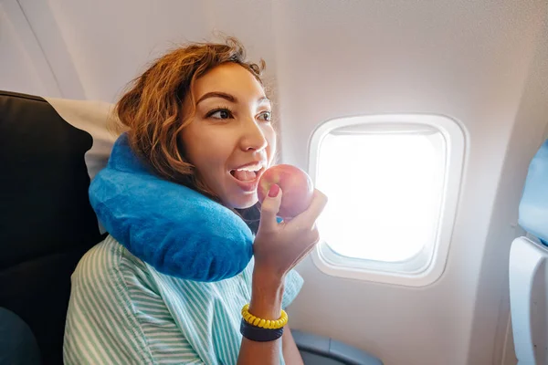 Woman Eats Healthy Fruit Snack Cabin Airplane Ripe Red Apple — Stock Photo, Image