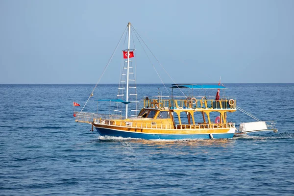 Navio Cruzeiro Barco Passeio Navegando Mar Mediterrâneo — Fotografia de Stock