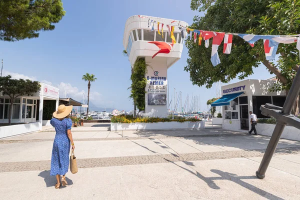 30 Ağustos 2021, Kemer, Türkiye: Kemer 'deki yat limanındaki İletişim Kulesi