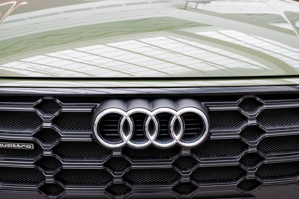 2021 Október Ufa Oroszország Audi Logó Egy Luxusautó Radiátorán — Stock Fotó