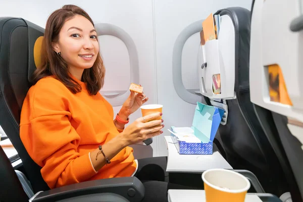 Happy Woman Ordered Tasty Breakfast Flight Plane Drinking Tea Catering — Stock Photo, Image