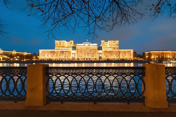 Октября 2021 Года Москва Россия Вечером Здание Министерства Обороны Отражением — стоковое фото