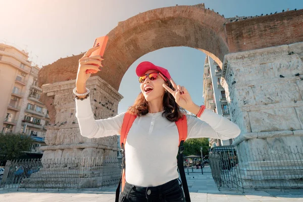 Menina Estudante Viajante Feliz Tirar Foto Selfie Goza Vista Galerius — Fotografia de Stock