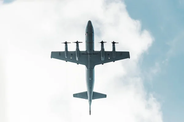 Ogromny Wojskowy Samolot Transportowy Greckiej Marynarki Wojennej Lub Bombowiec Widokiem — Zdjęcie stockowe