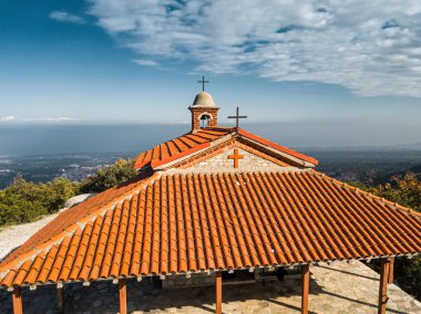 Yunanistan 'daki Olimpos Dağı yamacında Elias peygamberinin küçük şapeli.