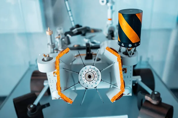 Petit Modèle Rover Avec Divers Instruments Scientifiques Pour Explorer Une — Photo