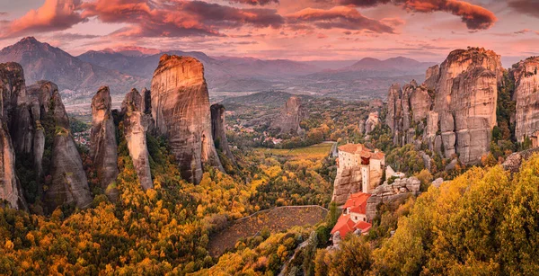 Vista Panorámica Majestuosa Los Famosos Monasterios Voladores Meteora Grecia Otoño — Foto de Stock