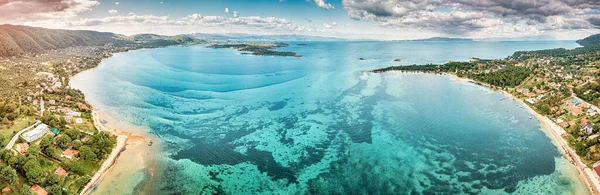 Flygfoto Panoramautsikt Över Azurblå Lagun Och Paradisvik Med Majestätiska Mönster — Stockfoto