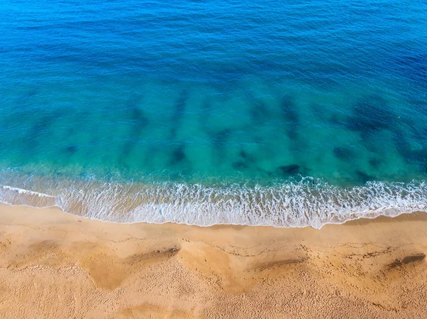 Вид Повітря Ідилічний Морський Піщаний Пляж Вхідною Блакитною Хвилею Концепція — стокове фото