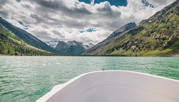 Barco Hermoso Lago Montaña Concepto Viajes Turismo — Foto de Stock