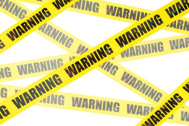 Sarı uyarı bandı izole edildi ve beyaz arka planda kesildi. Risk ve kaza kavramı
