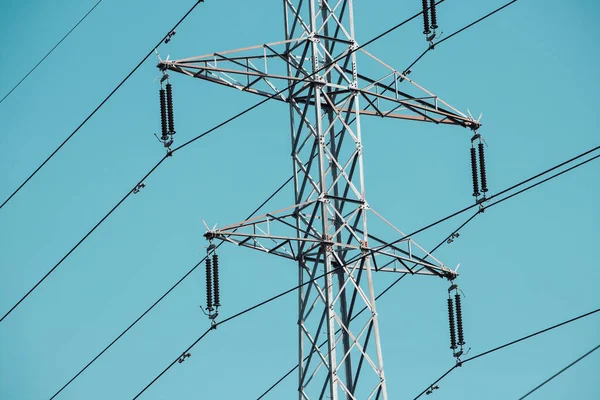 Kablolu Bir Elektrik Direği Tüketicilere Enerji Iletir Altyapı Endüstri — Stok fotoğraf