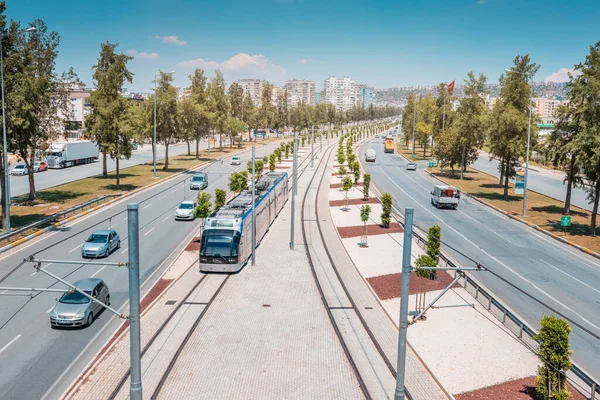Mai 2022 Antalya Türkei Elektrische Öko Straßenbahn Antray Fährt Parallel — Stockfoto