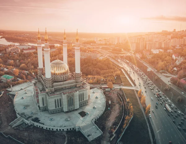 Οκτωβρίου 2021 Ufa Ρωσία Αεροφωτογραφία Του Ισλαμικού Τζαμιού Κοντά Πολυσύχναστο — Φωτογραφία Αρχείου