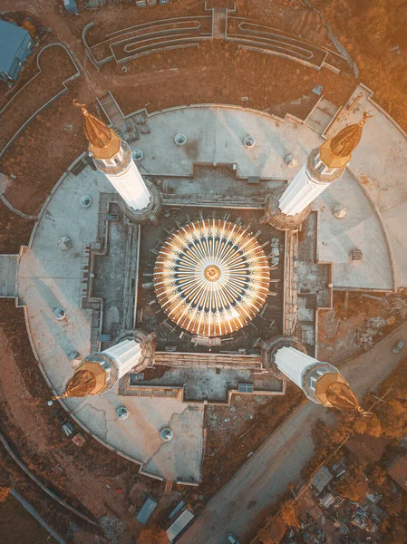 Vzdušný Neobvyklý Pohled Minarety Majestátní Mešity Muslimská Náboženská Architektura Koncepce — Stock fotografie