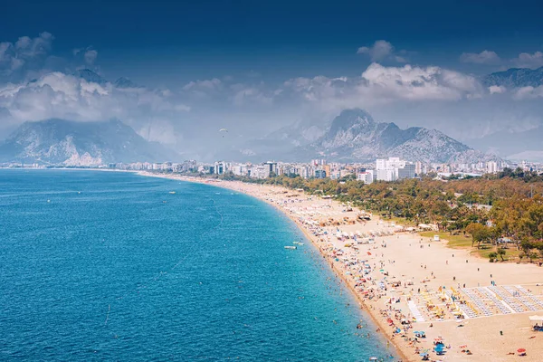 Vista Aerea Della Spiaggia Panoramica Popolare Konyaalti Nella Località Balneare — Foto Stock