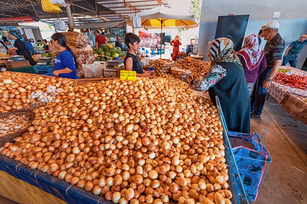 June 2022 Antalya Turkey Assortment Onions Other Vegetables Sale Counter — 스톡 사진