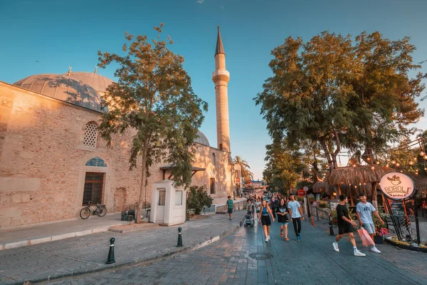 June 2022 Antalya Turkey Crowd Tourist Walking Antalya Old Town — Foto de Stock