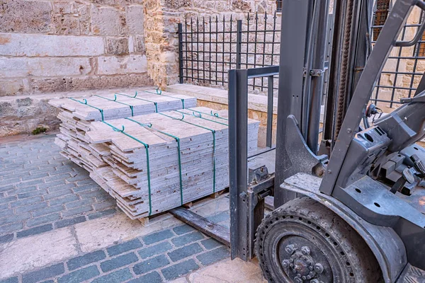 Forklift Working Tiles Cargo Construction Site Warehouse Industrial Equipment Vehicle — Stock Fotó