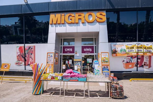 June 2022 Antalya Turkey Entrance Migros Supermarket Popular Retail Grocery - Stock-foto