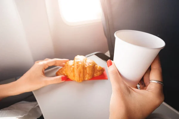 Girl Passenger Eats Croissant Drinks Coffee Sitting Window Airplane Flies — Stok fotoğraf
