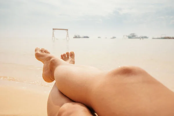 Girl Legs Background Sandy Beach Resort Sea — Foto de Stock