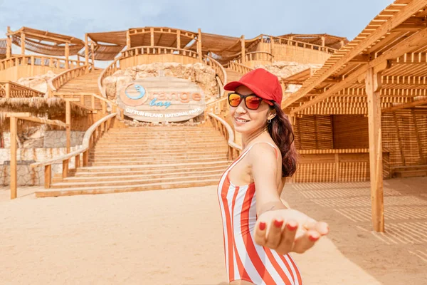 January 2022 Hurghada Egypt Girl Fashionable Swimsuit Sunbathing Beach Famous — Stockfoto