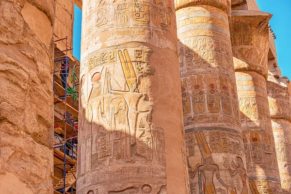 January 2022 Luxor Egypt Hieroglyphs Drawings Pharaohs Carved Sandstone Column — Foto de Stock