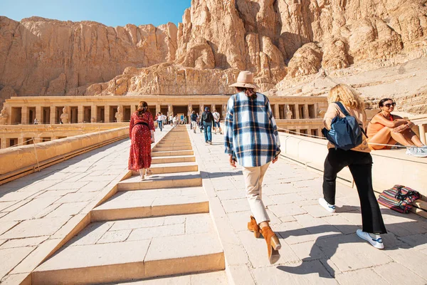 January 2022 Luxor Egypt Crowds Tourists Temple Hatshepsut One Main — Stok fotoğraf