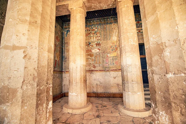 Hieroglyphs Paintings Carved Sandstone Columns Hatshepsut Temple Luxor Egyptian Heritage — Stock fotografie