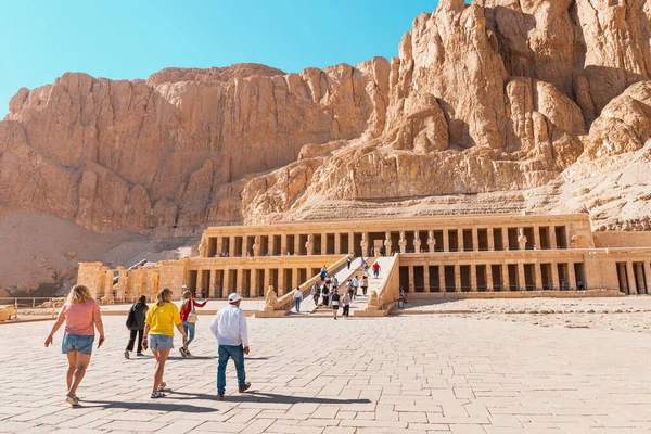 January 2022 Luxor Egypt Crowds Tourists Temple Hatshepsut One Main — Stok fotoğraf