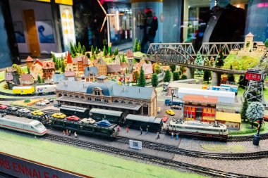 21 Temmuz 2022, Düsseldorf, Almanya: tren istasyonunun minyatür modeli