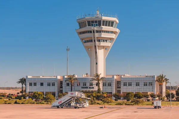 Июля 2022 Года Анталья Турция Диспетчерская Башня Аэропорту Обслуживающая Безопасные — стоковое фото
