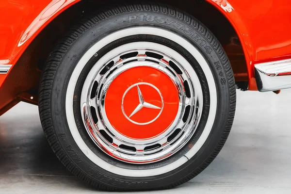 Июля 2022 Года Дюссельдорф Германия Колесо Шины Роскошного Спорткара Mercedes — стоковое фото