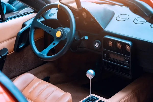 Interior Coche Deportivo Retro Con Volante Salpicadero —  Fotos de Stock