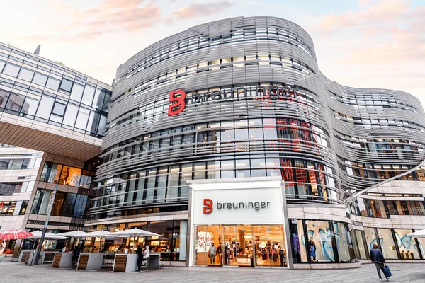 Července 2022 Düsseldorf Německo Obchodní Centrum Breuninger Komplexu Bogen Módní — Stock fotografie