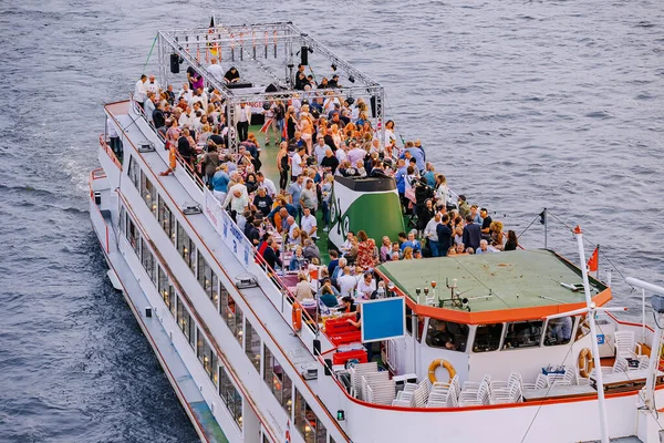 July 2022 Dusseldorf Germany Cruise Ship Transports Tourists Passengers Deck — Stock Photo, Image