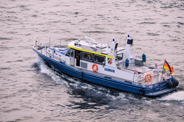Juli 2022 Düsseldorf Tyskland Tysk Polisbåt Patrullerar Floden Rhens Kust — Stockfoto
