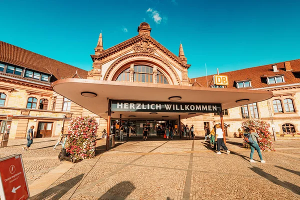 2022年7月23日 ドイツ オズナブルク 本線駅への入り口 交通量とニーダーザクセン州の都市ランドマーク — ストック写真