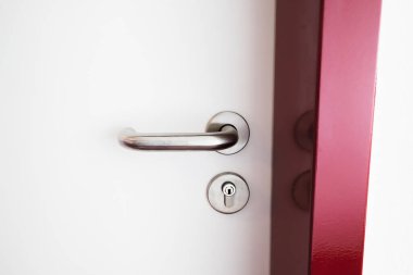 Çağdaş kapı kolu. Modern ve şık iç tasarım.