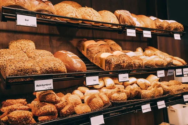 Produits Boulangerie Pain Blé Frais Délicieux Petits Pains Sucrés Sur — Photo