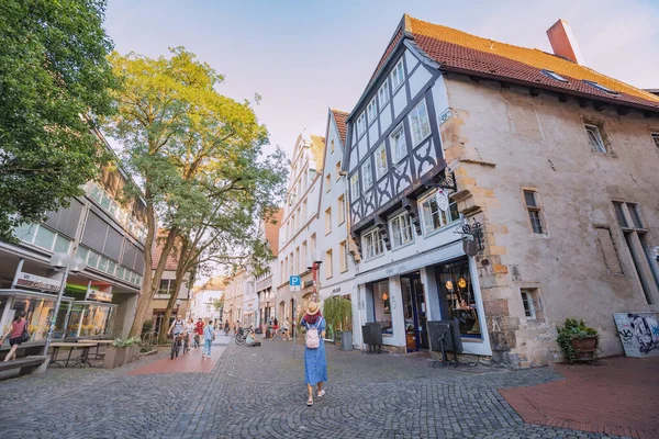 July 2022 Osnabruck Germany Tourist Girl Entrance Hotel Situated Half — Stock Photo, Image